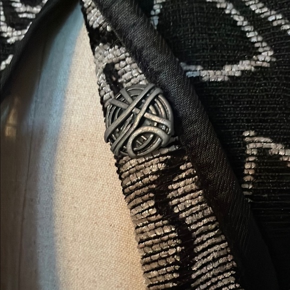 Black and White REVERSIBLE Floral Women's Stunning Jacket size Small NWT ✨ - Picture 14 of 14